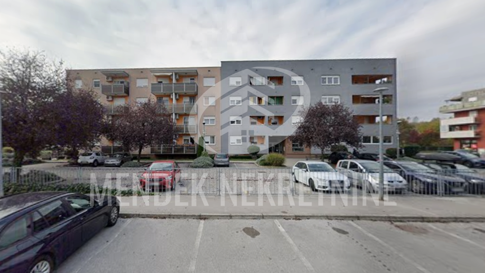 Stanovanje&comma; 35 m2&comma; Prodaja&comma; Vara&zcaron;din - Banfica