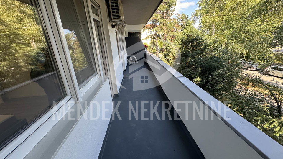 Poslovni prostor za najam &vert; 72&comma;50 m&sup2; &plus; gara&zcaron;a &plus; skladi&scaron;te