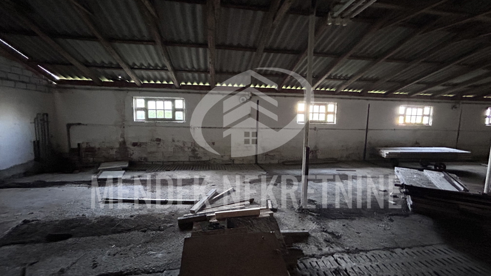 15 min od Vara&zcaron;dina Hala 550 m2 na zemlji&scaron;tu od 3500 m2&comma; Gornji Kneginec&comma; Prodaja