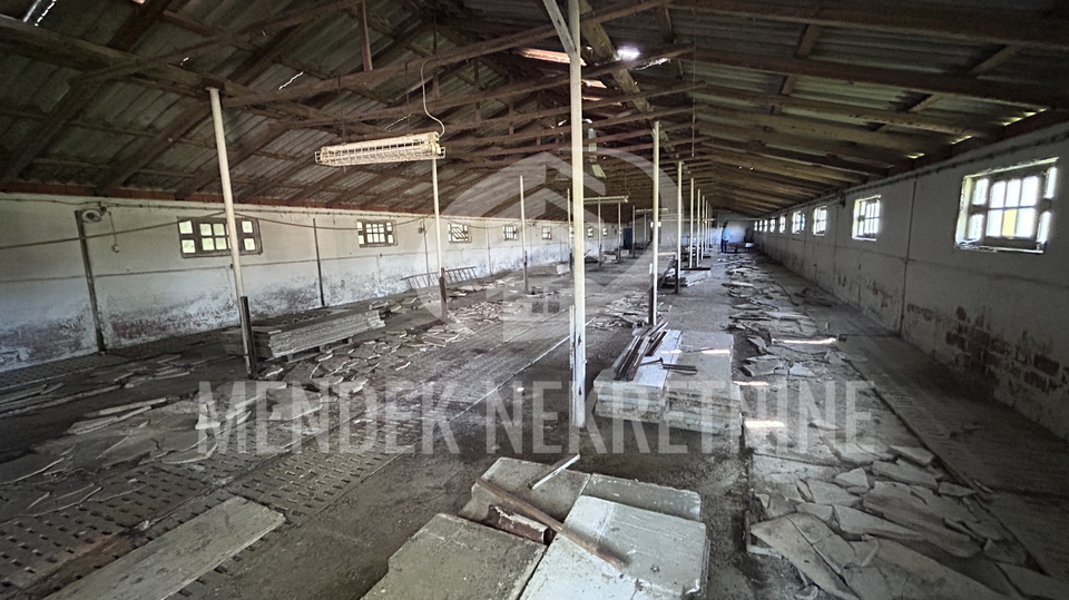 15 min od Vara&zcaron;dina Hala 550 m2 na zemlji&scaron;tu od 3500 m2&comma; Gornji Kneginec&comma; Prodaja