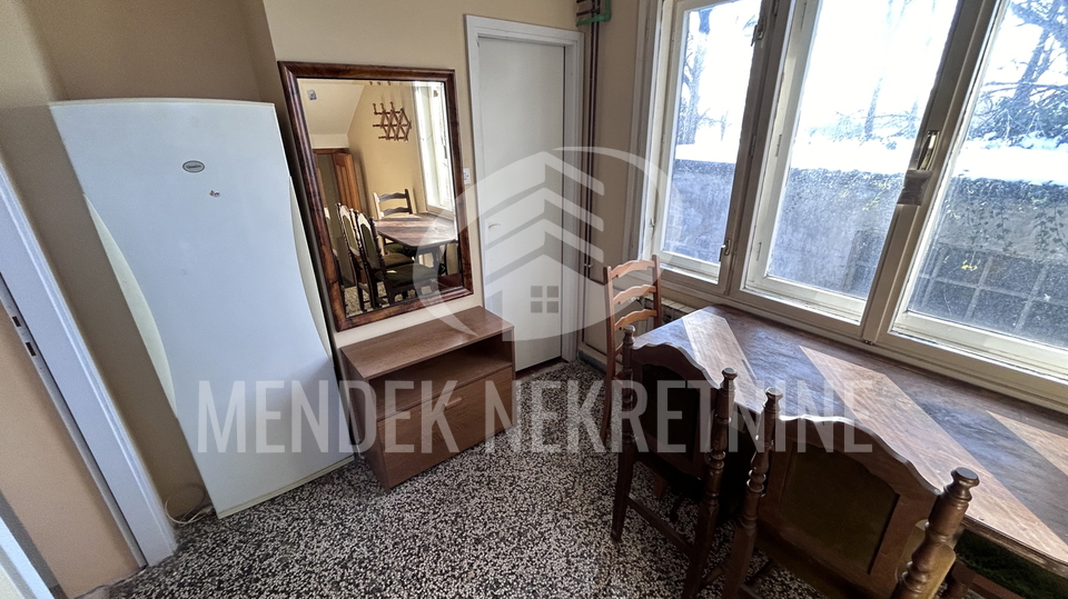 NEPOSREDNA BLIZINA CENTRA&excl; KU&Cacute;A 120 m2&comma; za radnike&comma; gara&zcaron;a&comma; najam
