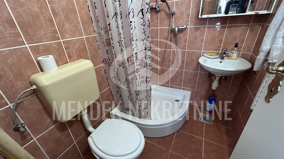 NEPOSREDNA BLIZINA CENTRA&excl; KU&Cacute;A 120 m2&comma; za radnike&comma; gara&zcaron;a&comma; najam