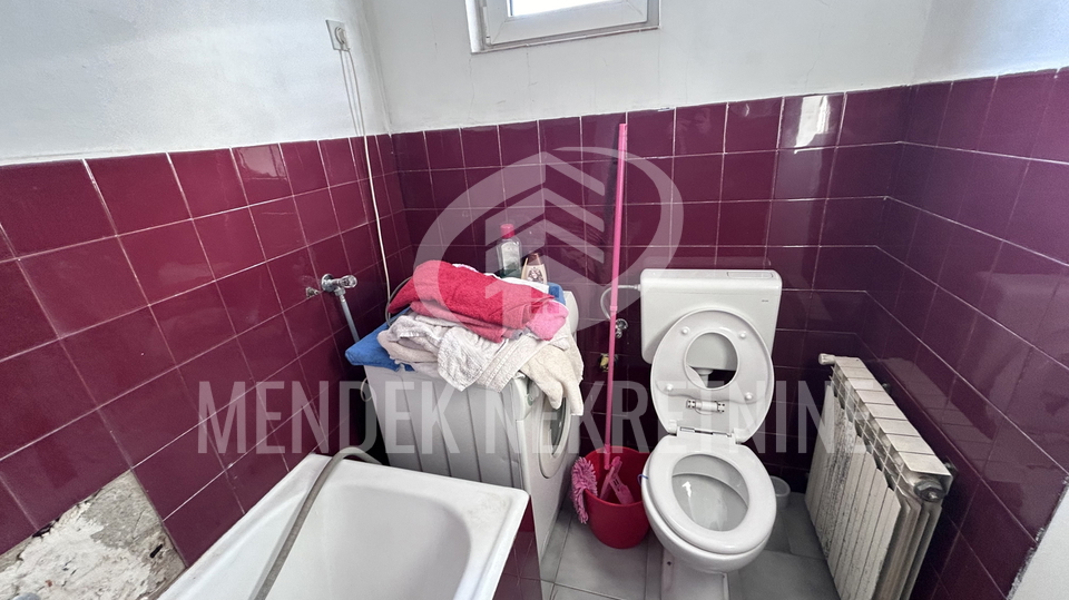 NEPOSREDNA BLIZINA CENTRA&excl; KU&Cacute;A 120 m2&comma; za radnike&comma; gara&zcaron;a&comma; najam