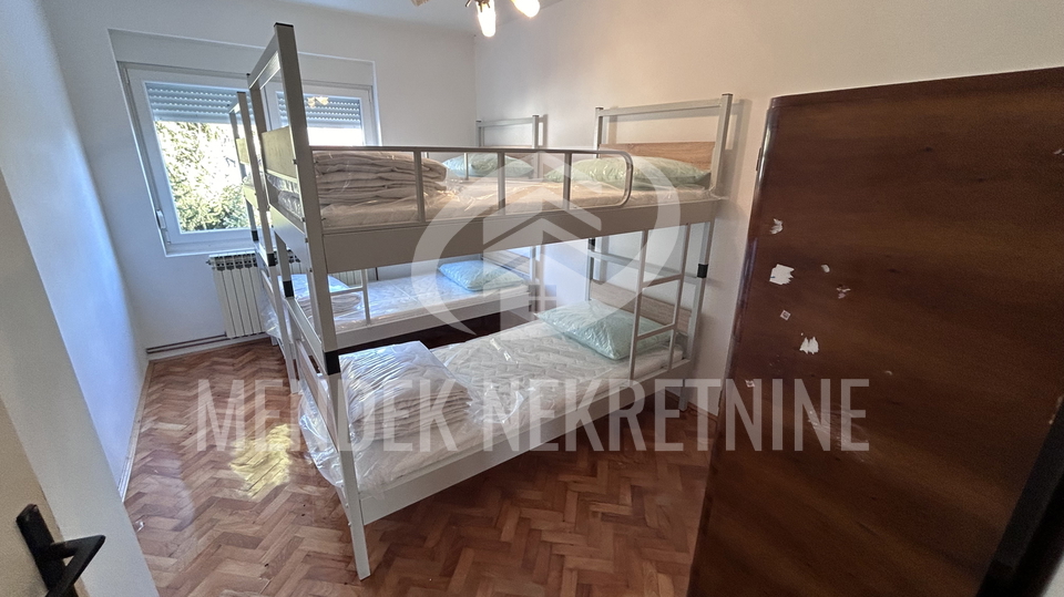 NEPOSREDNA BLIZINA CENTRA&excl; KU&Cacute;A 120 m2&comma; za radnike&comma; gara&zcaron;a&comma; najam