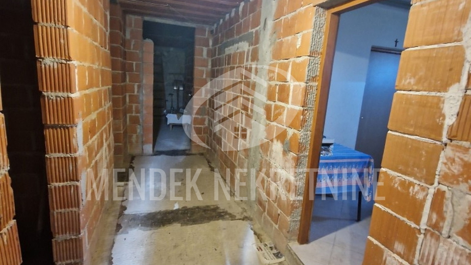 House, 600 m2, For Sale, Varaždin - Biškupec