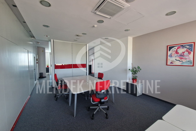 Commercial Property, 131 m2, For Rent, Varaždin - Centar