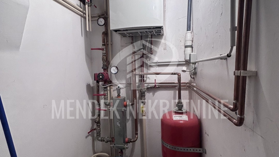 6 sobni stan&comma; 215 m2 u gradskoj jezgri Vara&zcaron;dina&comma; strogi centar&comma; prodaja