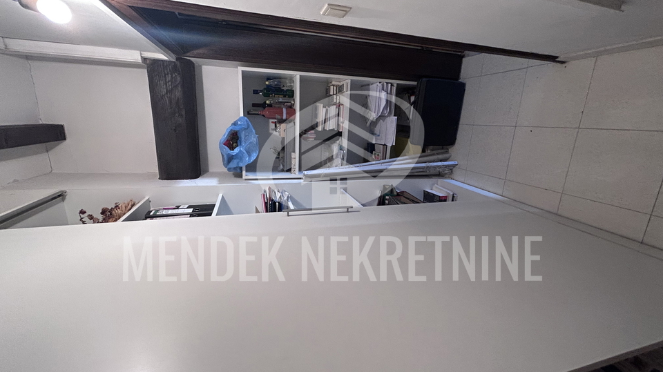 6 sobni stan&comma; 215 m2 u gradskoj jezgri Vara&zcaron;dina&comma; strogi centar&comma; prodaja