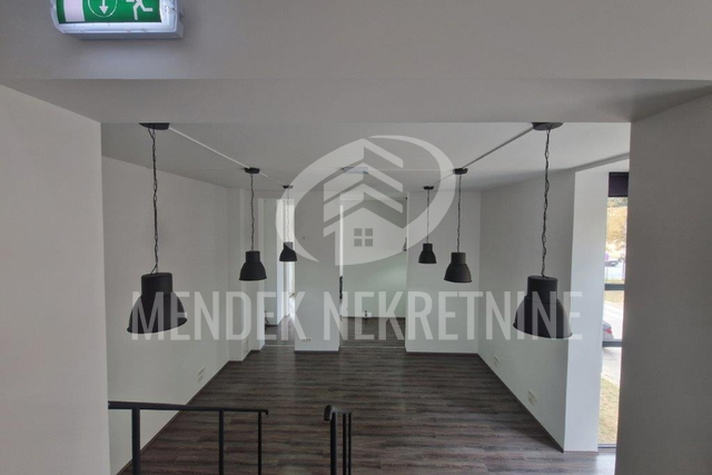 NOVOUREĐEN POSLOVNO KANCELARIJSKI PROSTOR  210 m2 - CENTAR