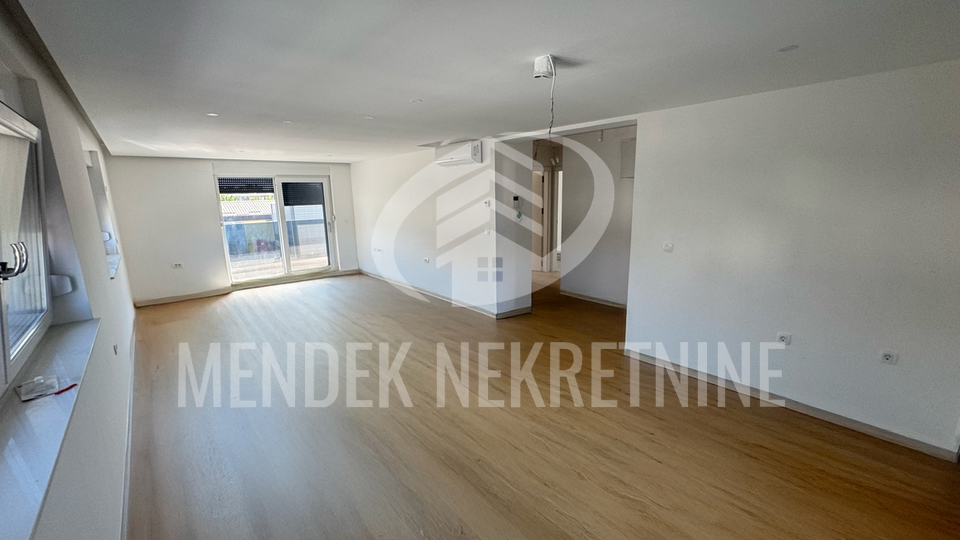 Commercial Property&comma; 226 m2&comma; For Sale&comma; Vara&zcaron;din - Bronx