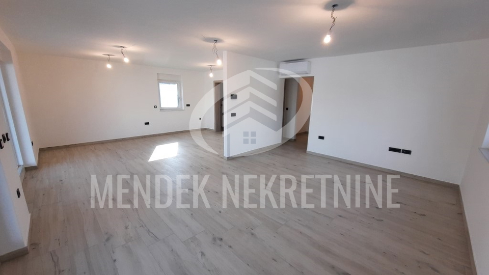 House, 226 m2, For Sale, Varaždin - Bronx