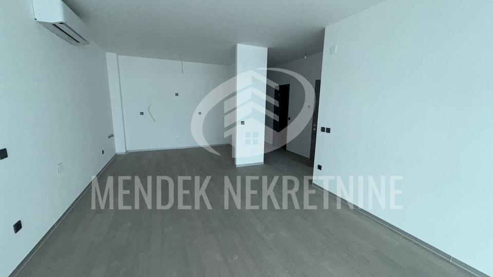Apartment&comma; 73 m2&comma; For Sale&comma; Vara&zcaron;din - Centar
