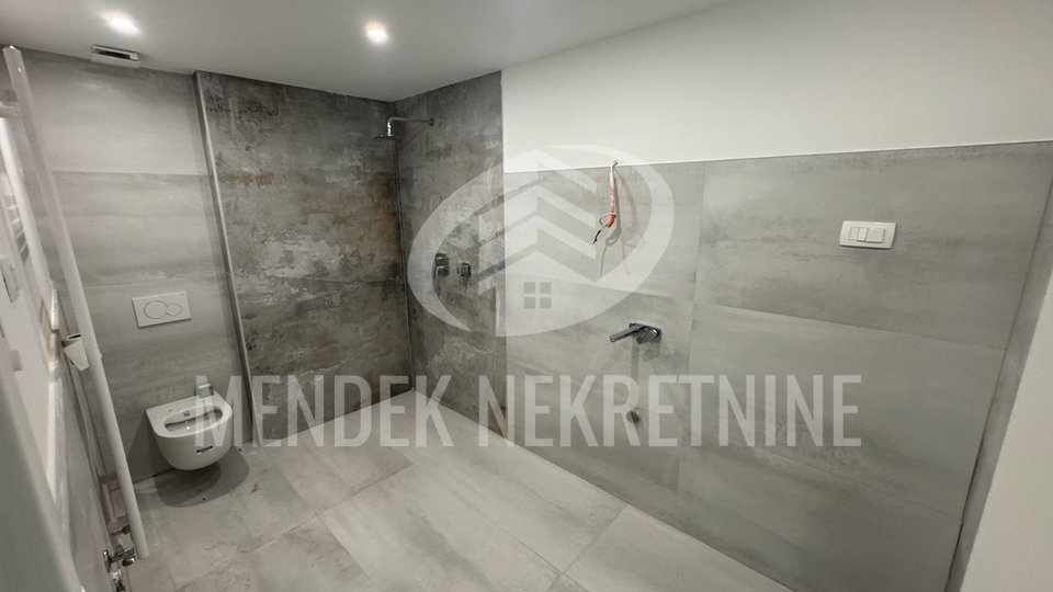 Commercial Property&comma; 226 m2&comma; For Sale&comma; Vara&zcaron;din - Bronx