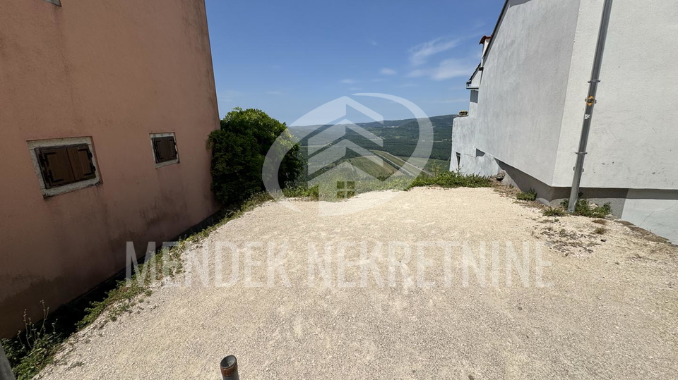 Jedinstvena i rijetka nekretnina u srcu Motovuna &ndash; kamena ku&cacute;a 114 m&sup2; na 3 eta&zcaron;e