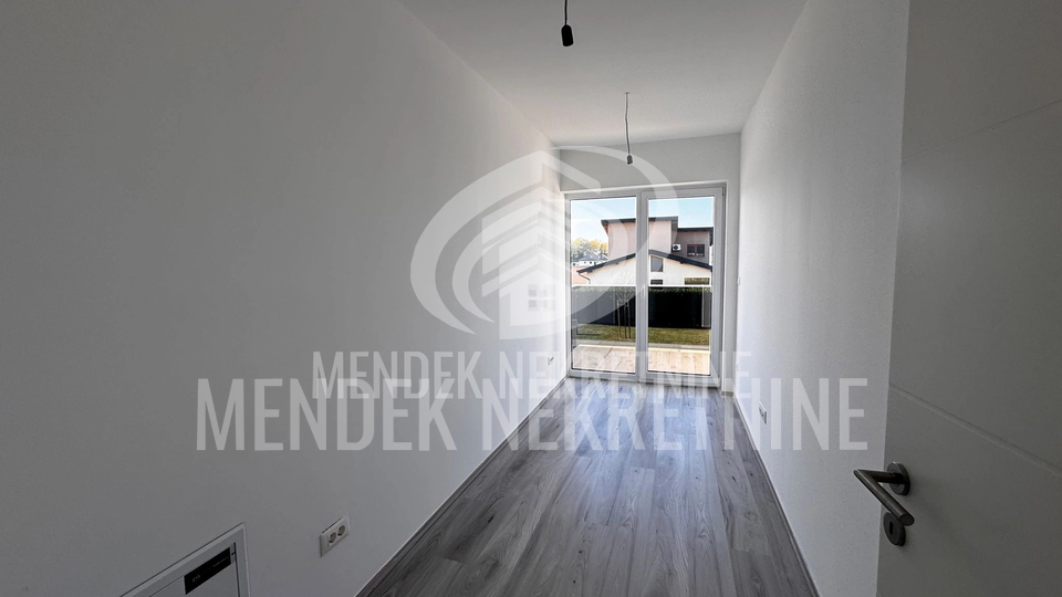 Moderna ku&cacute;a u nizu &lpar;SJ 02&rpar;&comma; Prelog