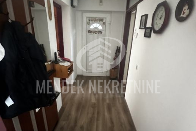 2-sobni stan sa velikim spremištem, garaža,  Orehovica