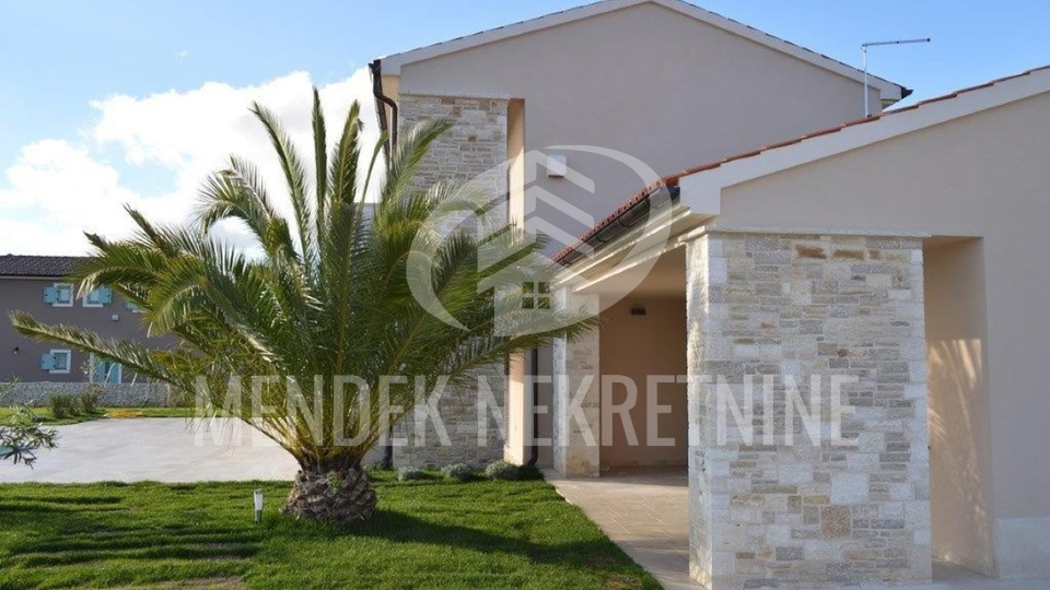 House, 400 m2, For Sale, Svetvinčenat - Juršići