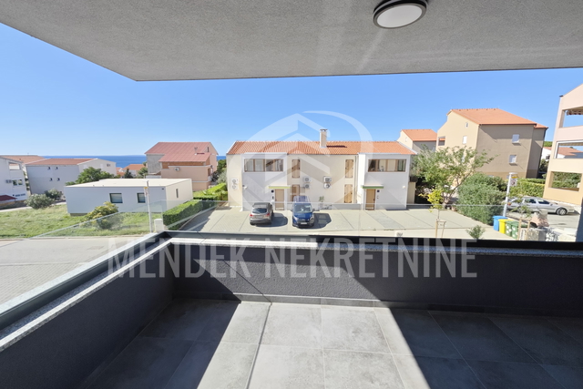 BEZ PROVIZIJE-USELJIVO  -  APARTMAN+PARKING+TERASA+DVORIŠTE !!!!