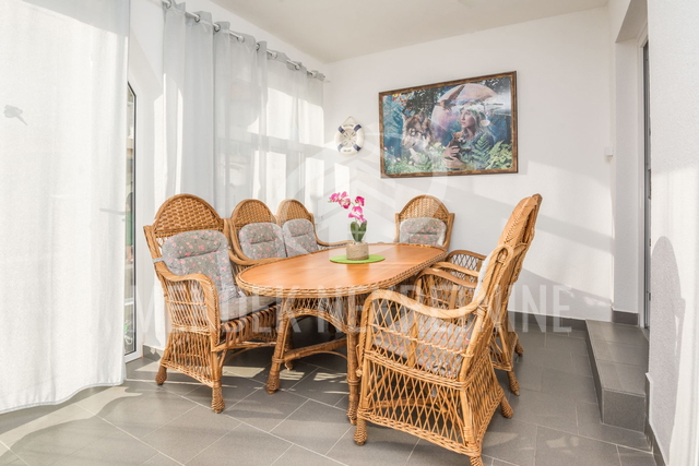 80 m od mora!! 3 apartmana, ukupno 112 m2, Vir, Prodaja