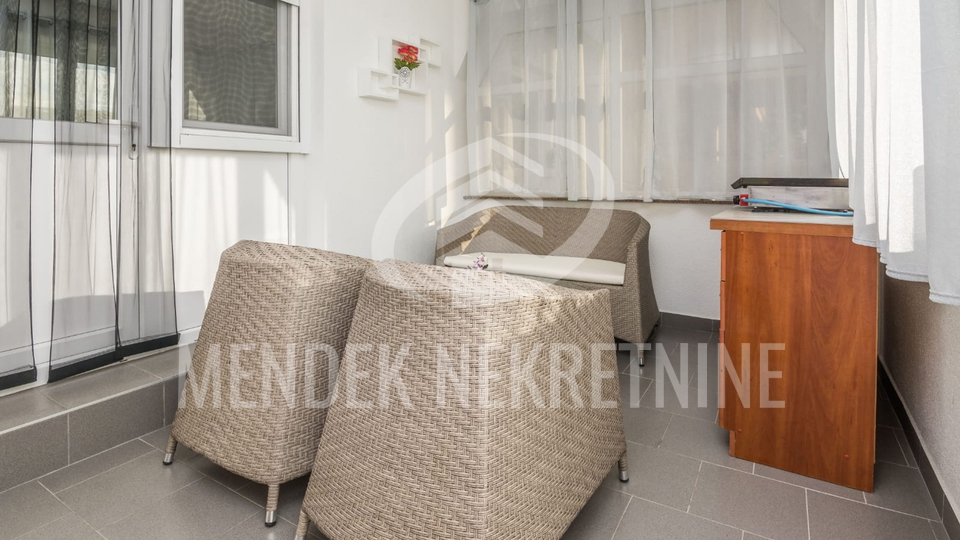 80 m od mora!! 3 apartmana, ukupno 112 m2, Vir, Prodaja