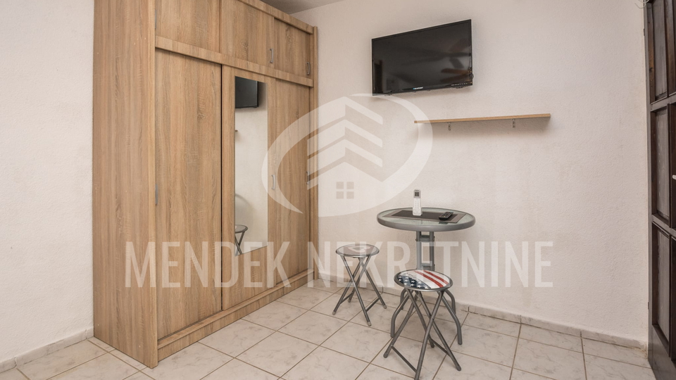 80 m od mora!! 3 apartmana, ukupno 112 m2, Vir, Prodaja