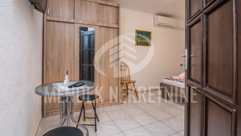80 m od mora!! 3 apartmana, ukupno 112 m2, Vir, Prodaja