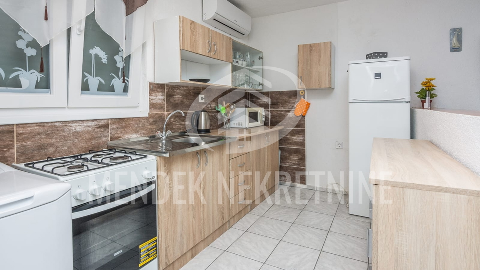 80 m od mora!! 3 apartmana, ukupno 112 m2, Vir, Prodaja