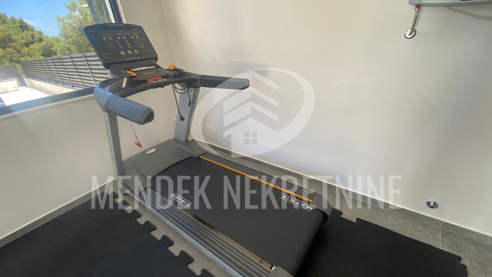 House&comma; 237 m2&comma; For Sale&comma; &Scaron;olta - Roga&ccaron;