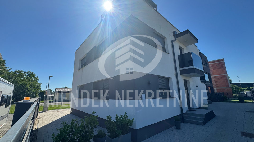 Appartamento&comma; 226 m2&comma; Vendita&comma; Vara&zcaron;din - Bronx