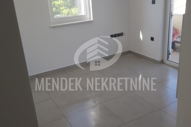 200 m od mora! Apartman u prizemlju 24 m2, parking, Stara Novalja