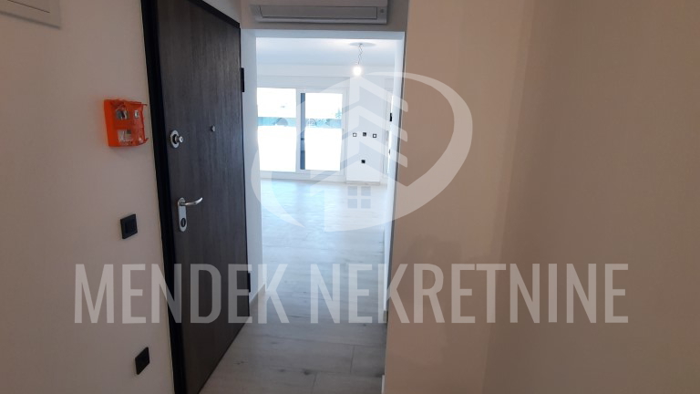 Commercial Property, 226 m2, For Sale, Varaždin - Bronx