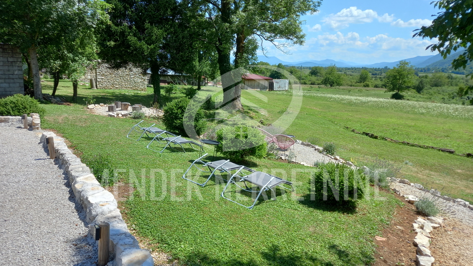 Hi&scaron;a&comma; 270 m2&comma; Prodaja&comma; Plitvi&ccaron;ka Jezera - Li&ccaron;ko Petrovo Selo