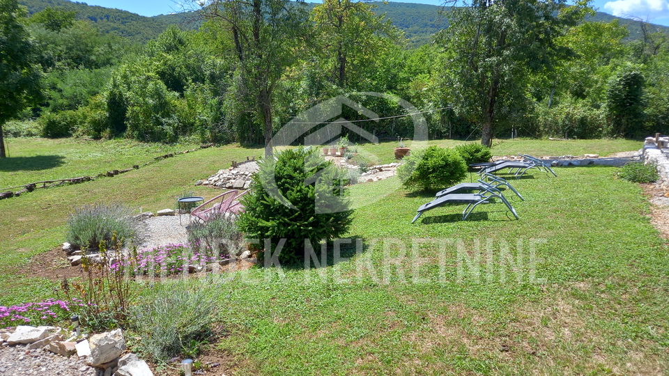 Hi&scaron;a&comma; 270 m2&comma; Prodaja&comma; Plitvi&ccaron;ka Jezera - Li&ccaron;ko Petrovo Selo