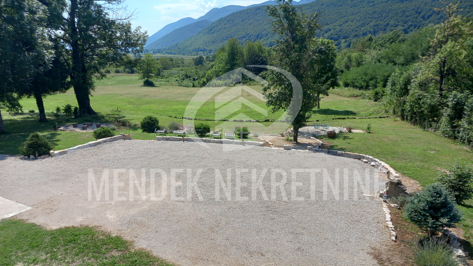 Hi&scaron;a&comma; 270 m2&comma; Prodaja&comma; Plitvi&ccaron;ka Jezera - Li&ccaron;ko Petrovo Selo