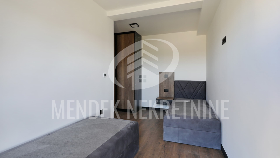 PRIVLAKA &ndash; nova namje&scaron;tena ku&cacute;a u nizu 114 m&sup2; s vrtom&comma; ODMAH USELJIVO