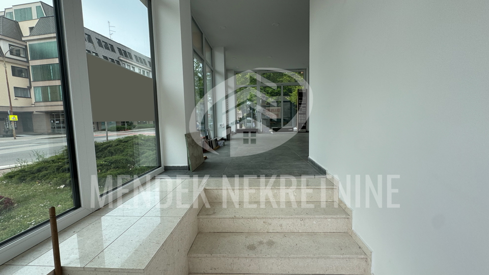 Iznajmljuje se atraktivan poslovni prostor u centru Vara&zcaron;dina &ndash; 122 m&sup2;