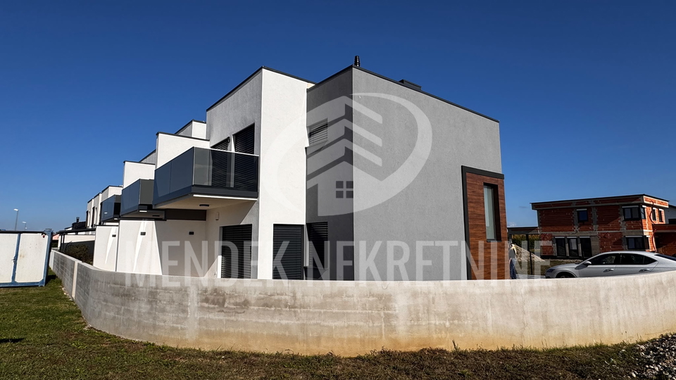 Moderna ku&cacute;a u nizu &lpar;SJ 01&rpar;&comma; Prelog