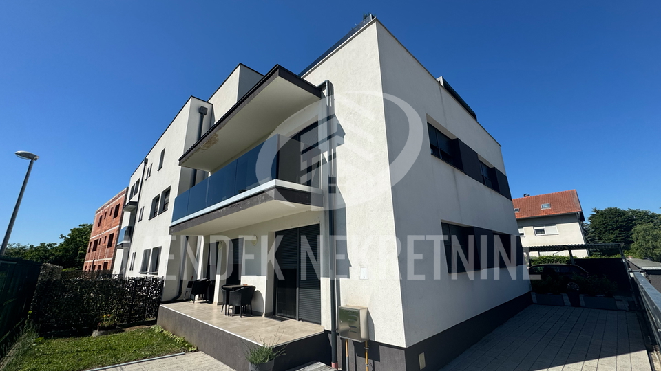 Commercial Property&comma; 226 m2&comma; For Sale&comma; Vara&zcaron;din - Bronx