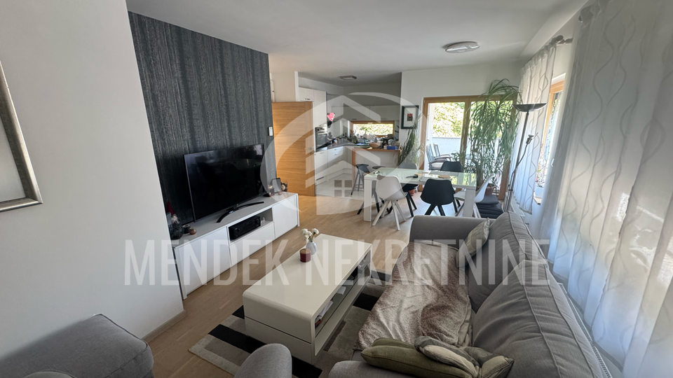 Stanovanje&comma; 88 m2&comma; Prodaja&comma; &Ccaron;akovec - Centar