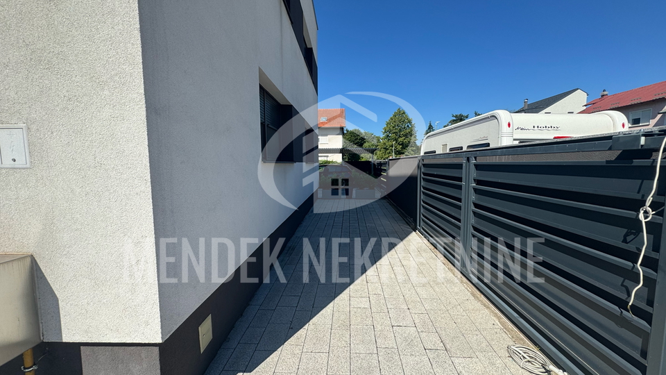 Commercial Property&comma; 226 m2&comma; For Sale&comma; Vara&zcaron;din - Bronx