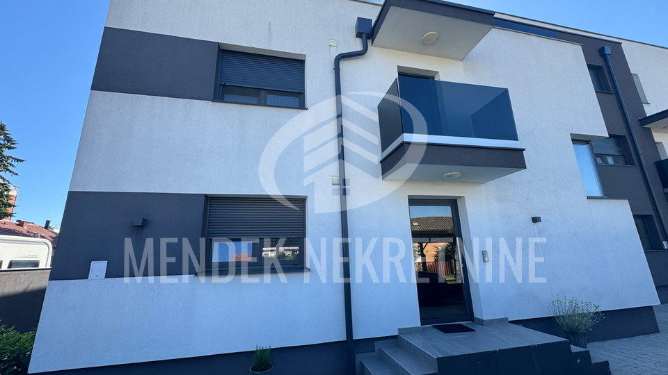Commercial Property&comma; 226 m2&comma; For Sale&comma; Vara&zcaron;din - Bronx