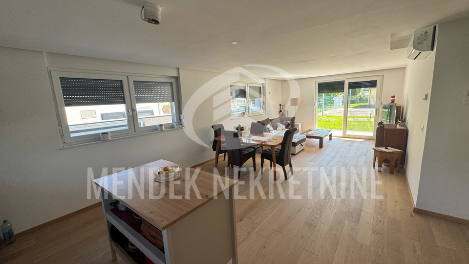 Commercial Property&comma; 226 m2&comma; For Sale&comma; Vara&zcaron;din - Bronx