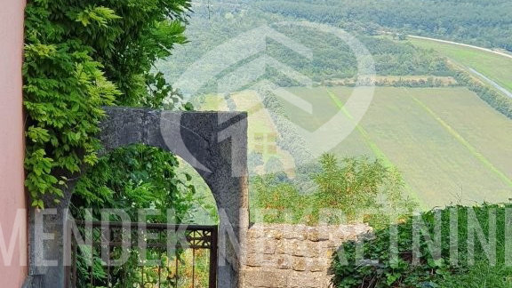Zemlji&scaron;&ccaron;e&comma; 112 m2&comma; Prodaja&comma; Motovun