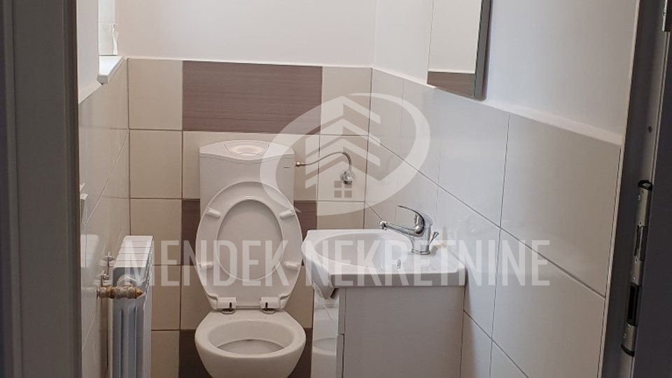 ETA&Zcaron;A 300 m2&comma;  3 ZASEBNA STANA &comma; STROGI CENTAR VARA&Zcaron;DINA&comma; U DUGORO&Ccaron;NOM NAJMU