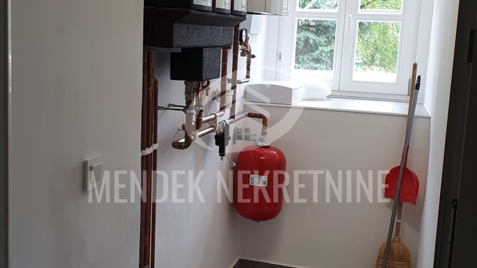 ETA&Zcaron;A 300 m2&comma;  3 ZASEBNA STANA &comma; STROGI CENTAR VARA&Zcaron;DINA&comma; U DUGORO&Ccaron;NOM NAJMU