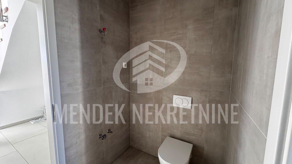 Moderna ku&cacute;a u nizu &lpar;SJ 01&rpar;&comma; Prelog