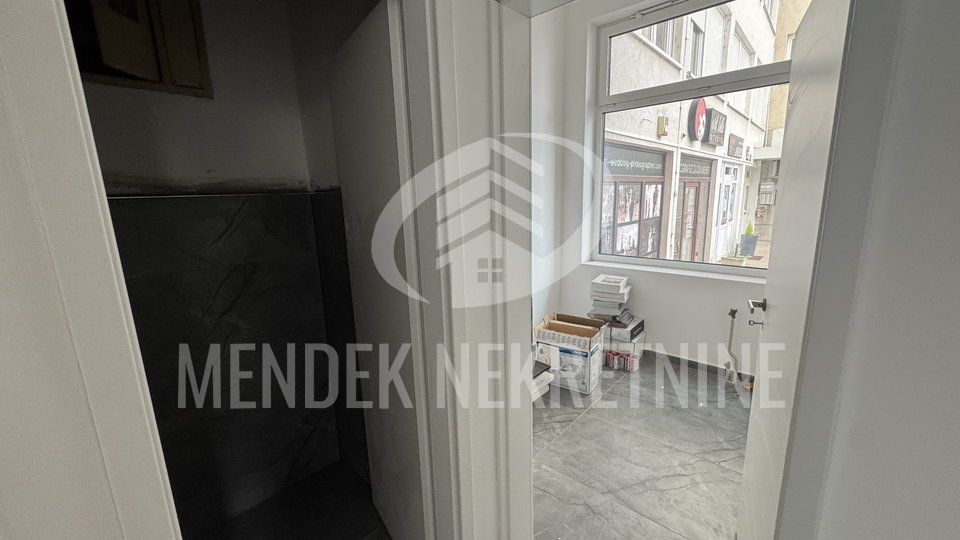 Iznajmljuje se atraktivan poslovni prostor u centru Vara&zcaron;dina &ndash; 122 m&sup2;