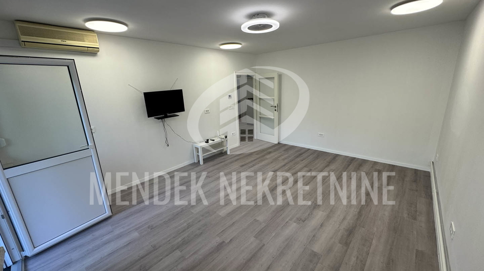 Poslovni prostor za najam &vert; 72&comma;50 m&sup2; &plus; gara&zcaron;a &plus; skladi&scaron;te