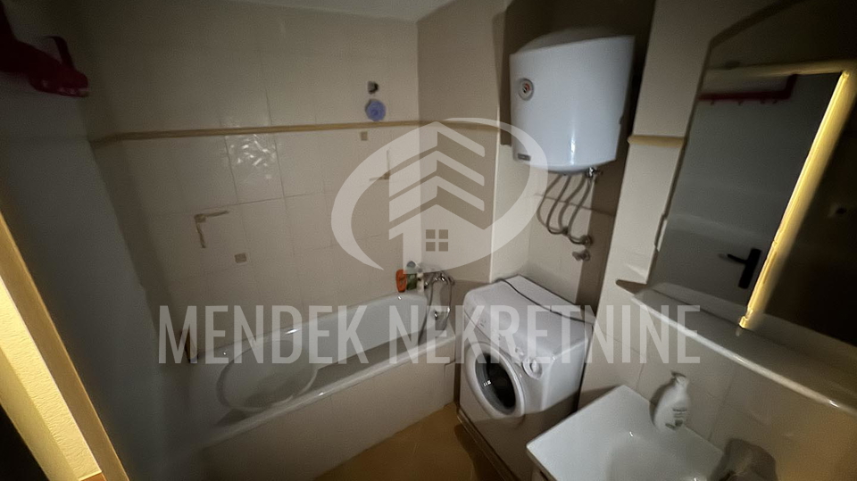 Jedinstvena i rijetka nekretnina u srcu Motovuna &ndash; kamena ku&cacute;a 114 m&sup2; na 3 eta&zcaron;e