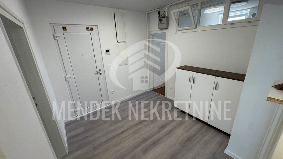 Poslovni prostor za najam &vert; 72&comma;50 m&sup2; &plus; gara&zcaron;a &plus; skladi&scaron;te